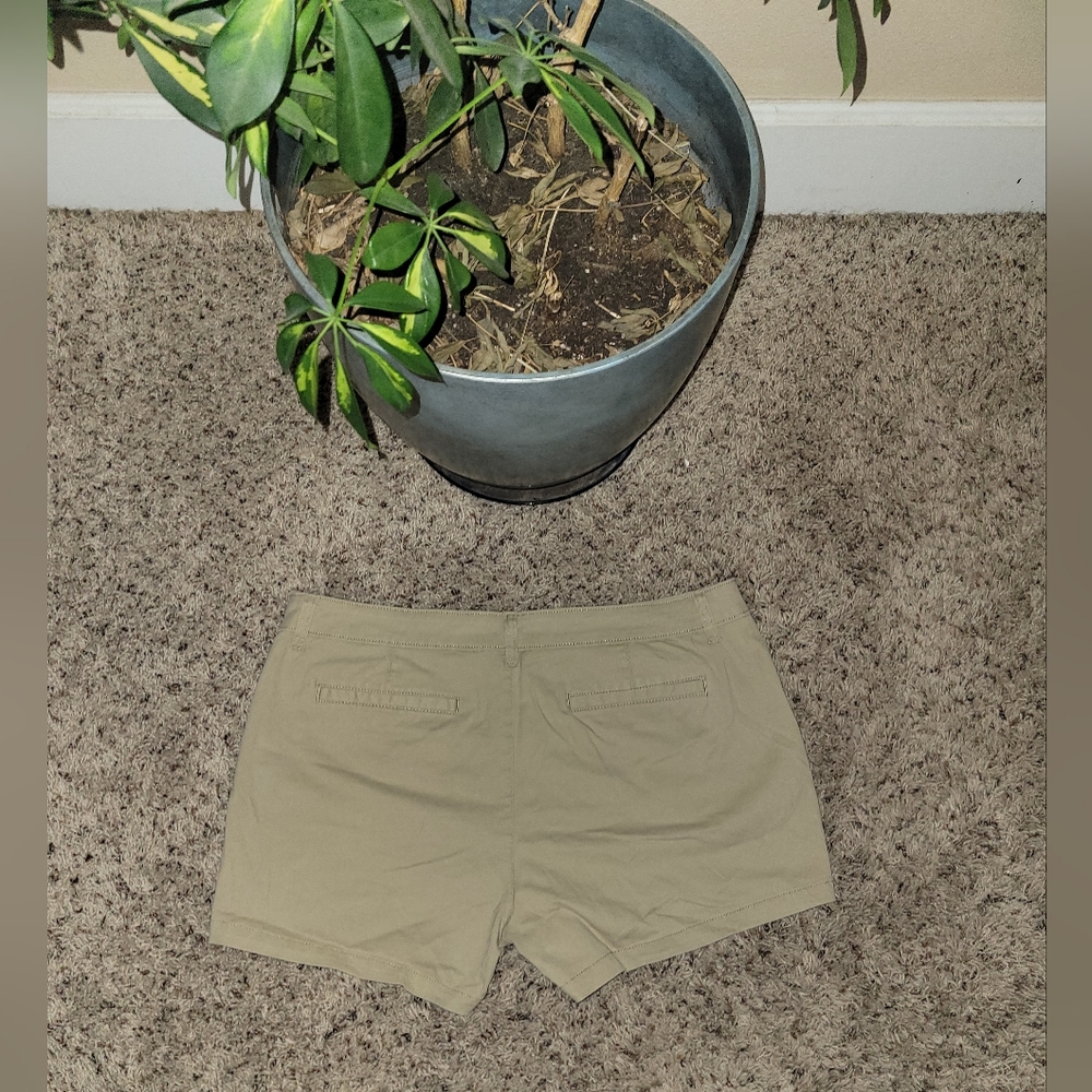 NWT a.n.a Mid-Rise Shortie Shorts Women's Sz 14 - Picture 13 of 13